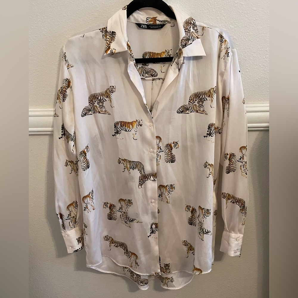 ZARA - Tiger Button-Up Blouse🖤